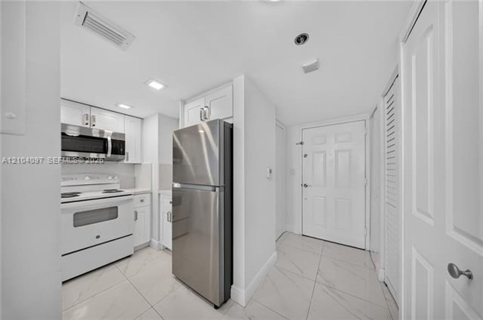 Miami Condo: 540 Brickell Key Dr cu-916
