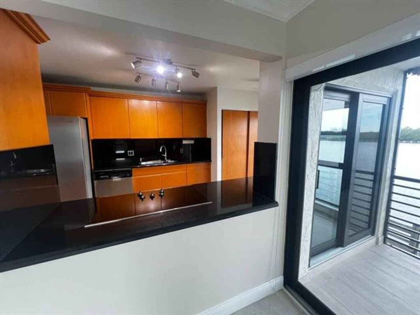 Hollywood Condo: 3200 N Ocean Dr cu-206