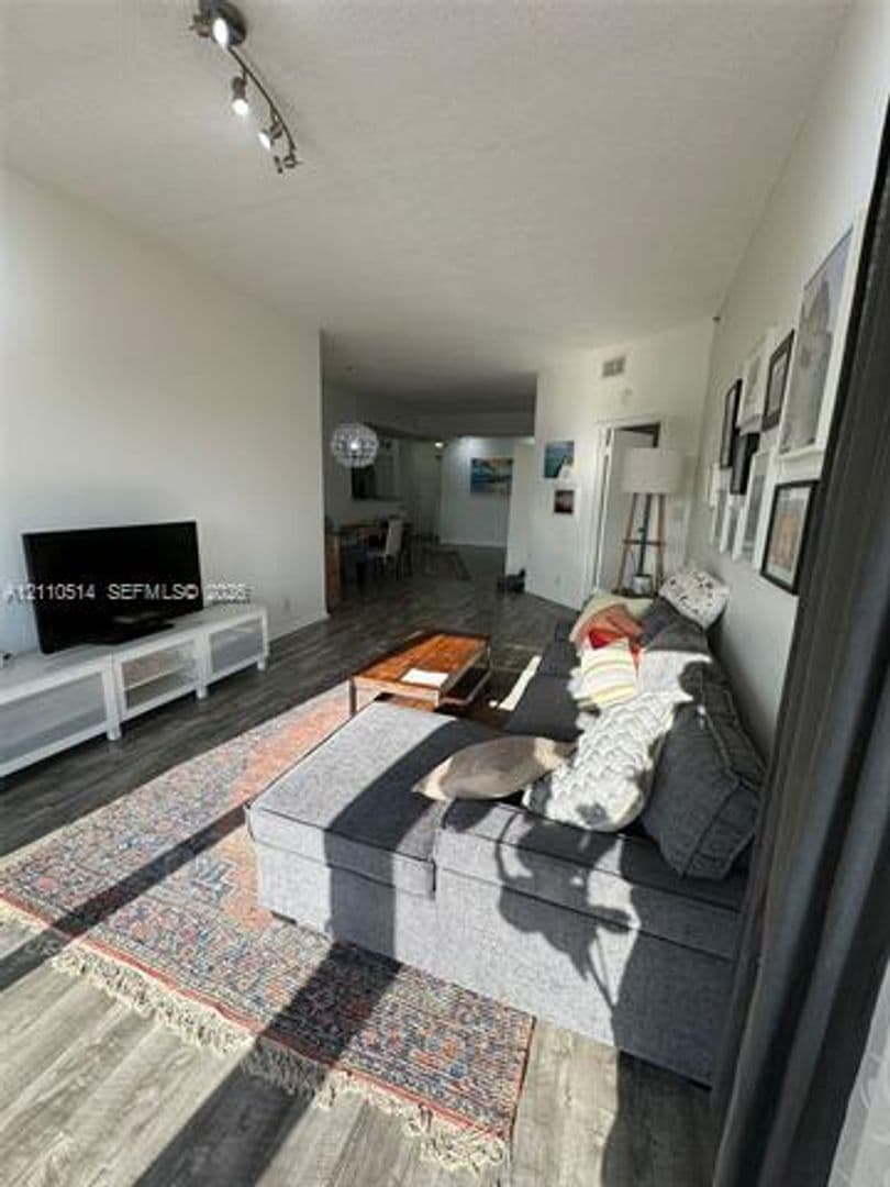 Surfside Condo: 8816 Collins Ave cu-304