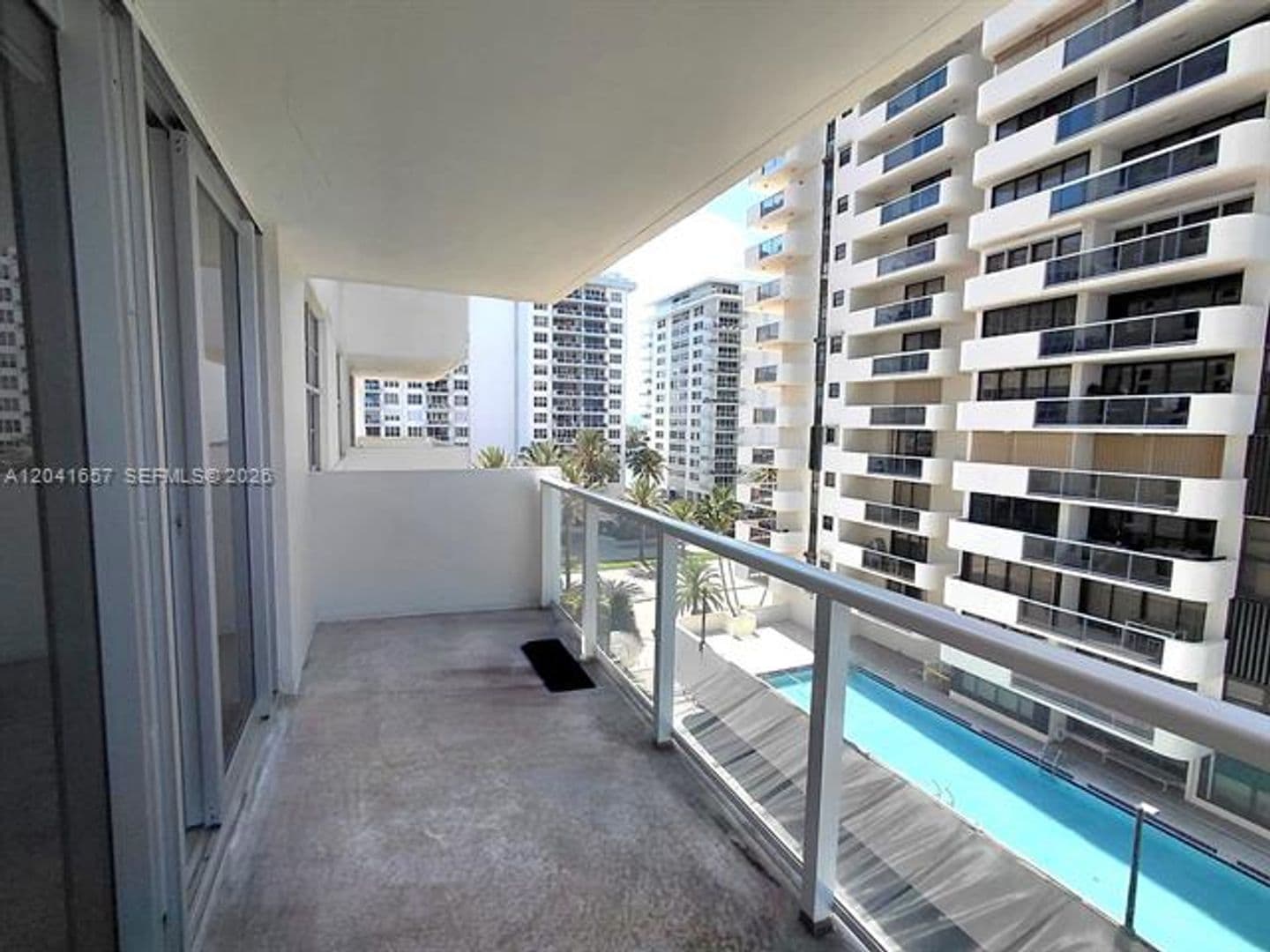 Miami Beach Condo: 5701 Collins Ave cu-619