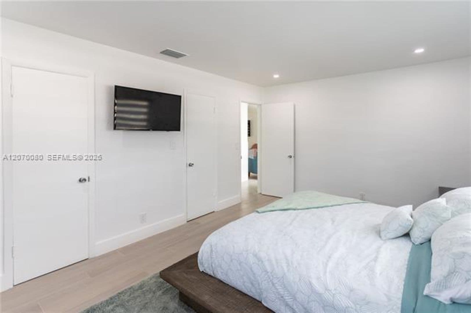 Hollywood House: 4010 Johnson St # 4010