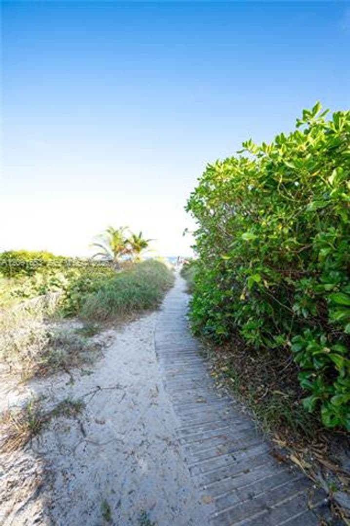 Key Biscayne Condo: 201 Crandon Blvd cu-739