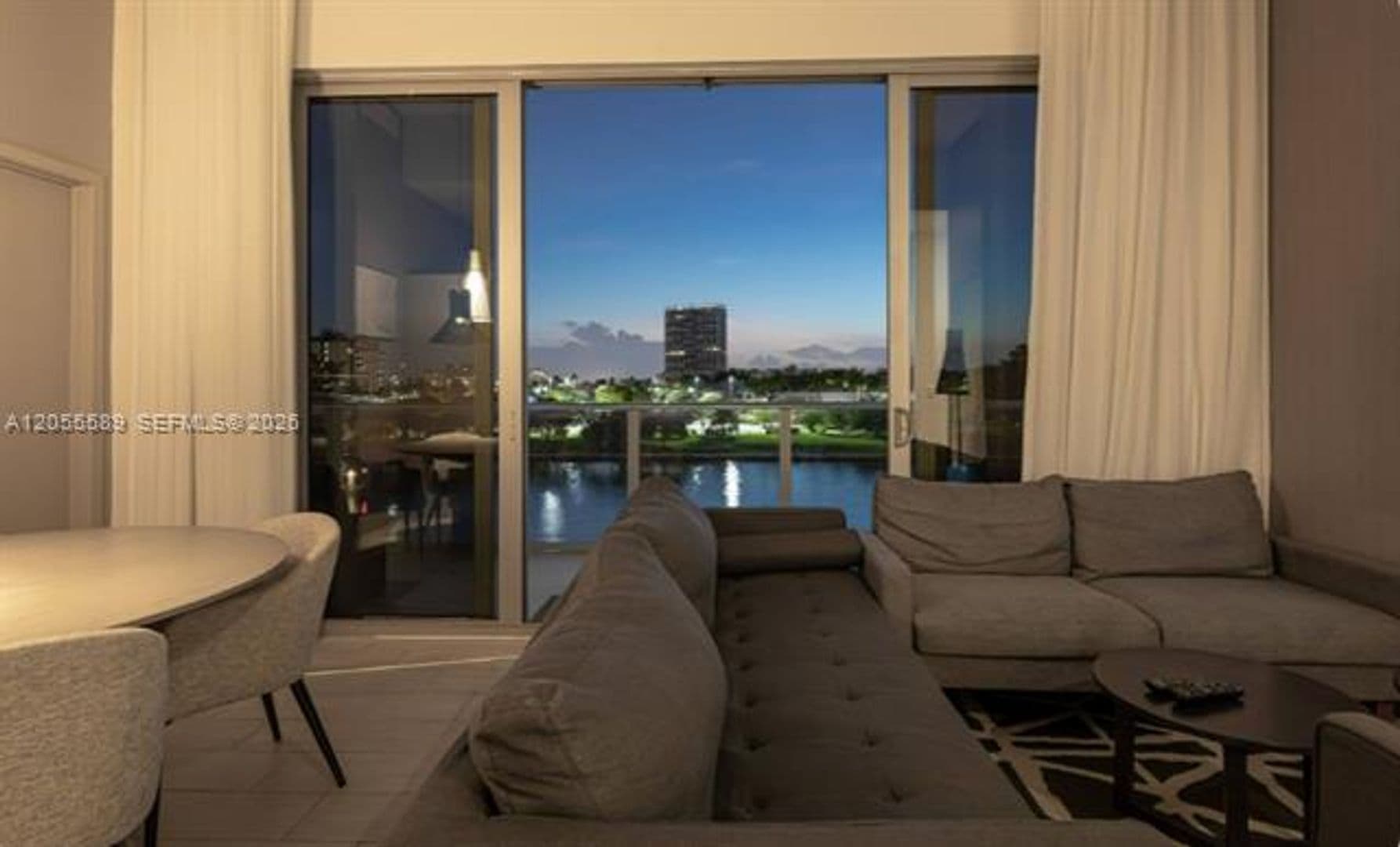 Hollywood Condo: 4010 S Ocean Dr cu-R304
