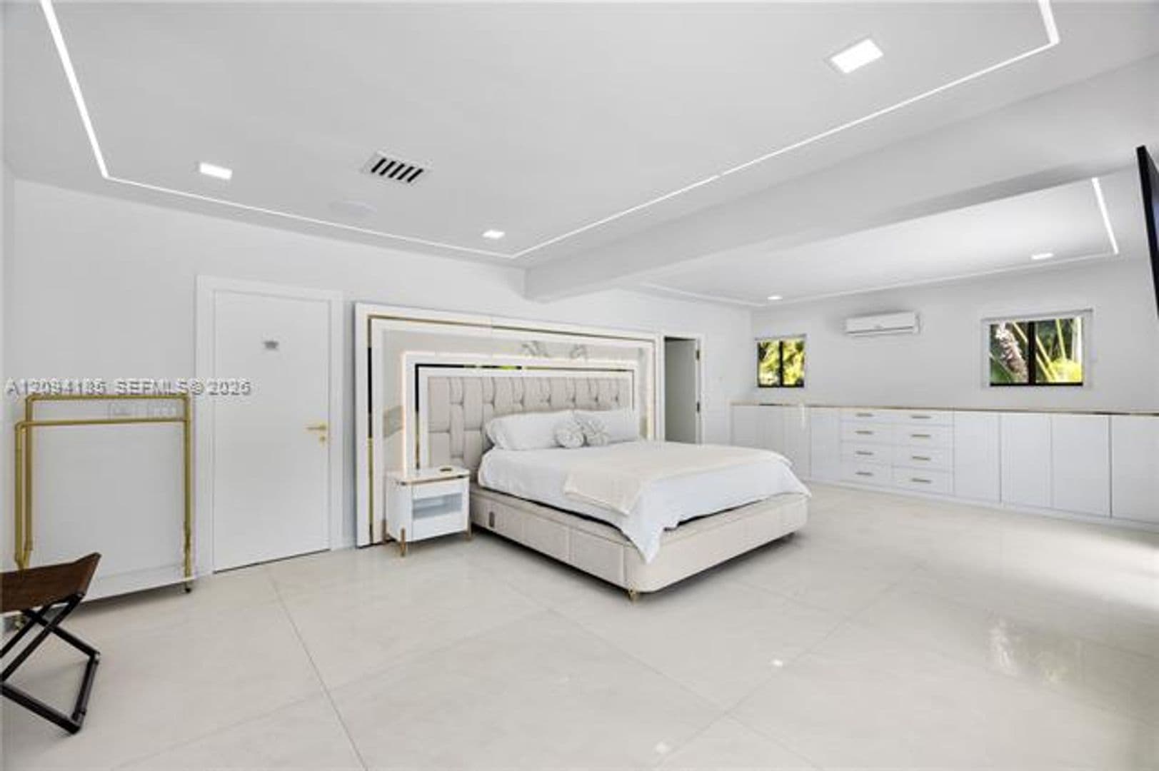Hollywood House: 1117 Adams St # 1117
