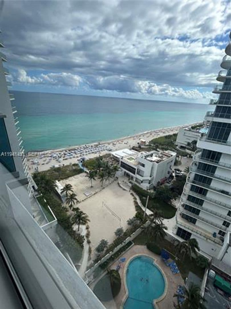 Hollywood Condo: 4001 S Ocean Dr cu-PH11