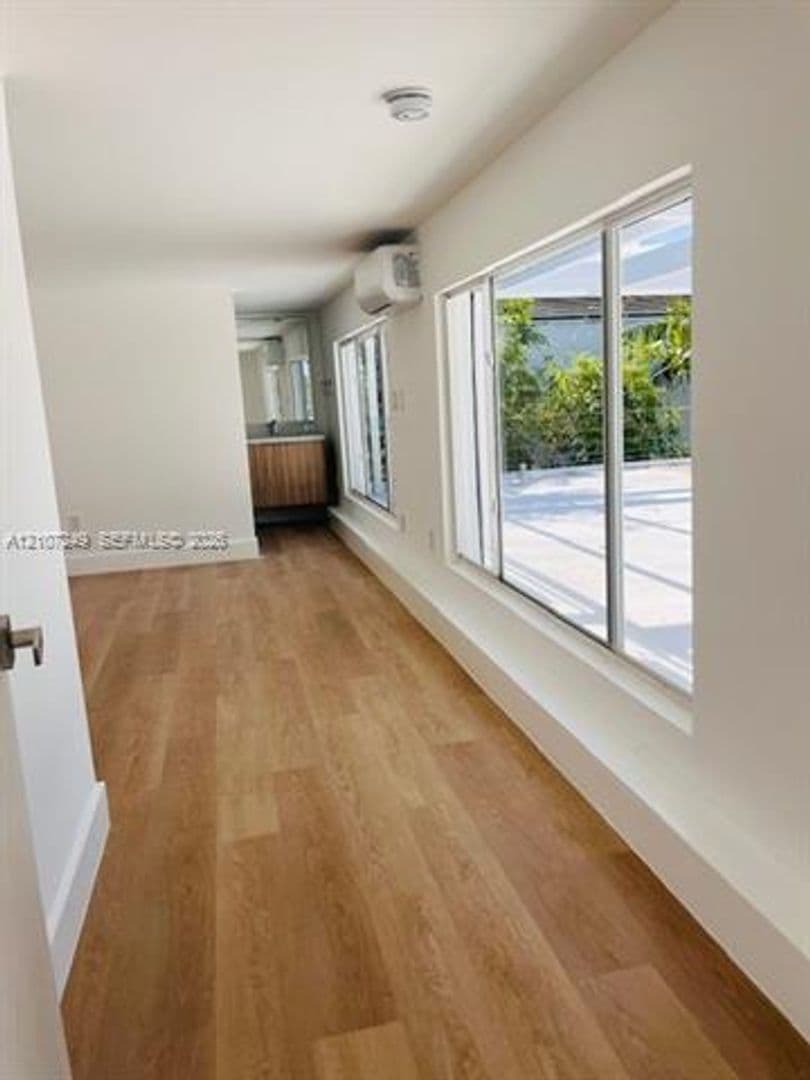 Key Biscayne House: 241 Harbor Dr # 241