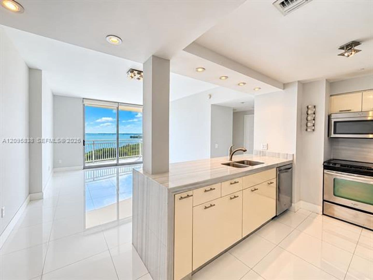 Miami Condo: 2475 Brickell Ave cu-1208