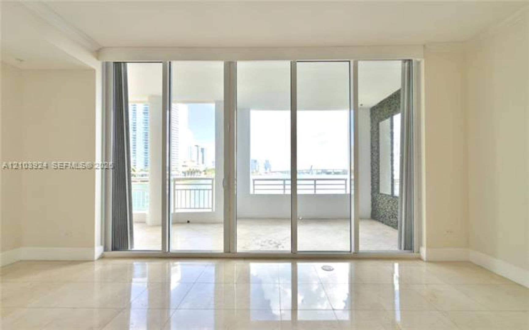 Miami Condo: 848 Brickell Key Dr cu-306