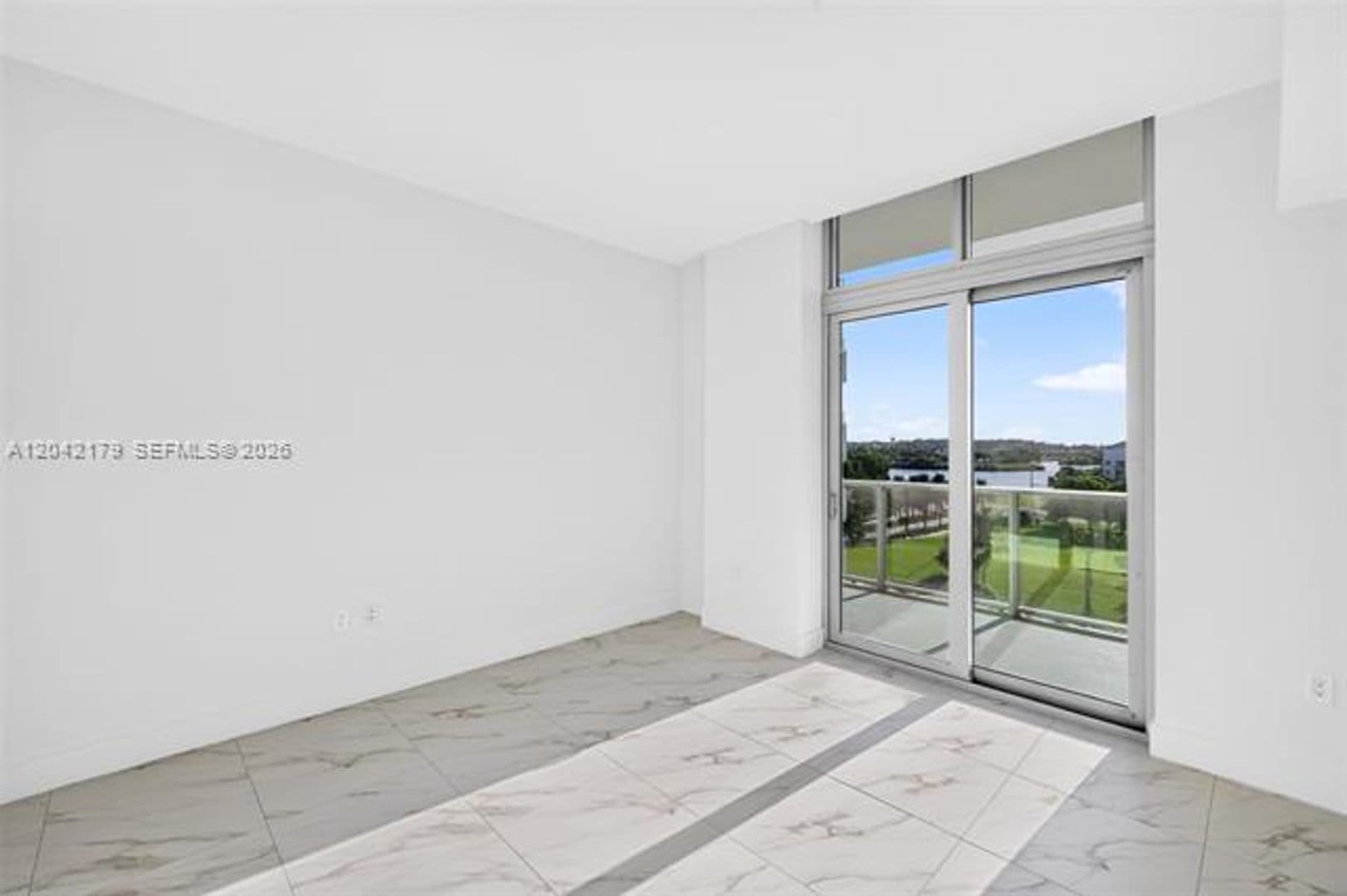 Sunrise Condo: 2000 Metropica Way cu-616