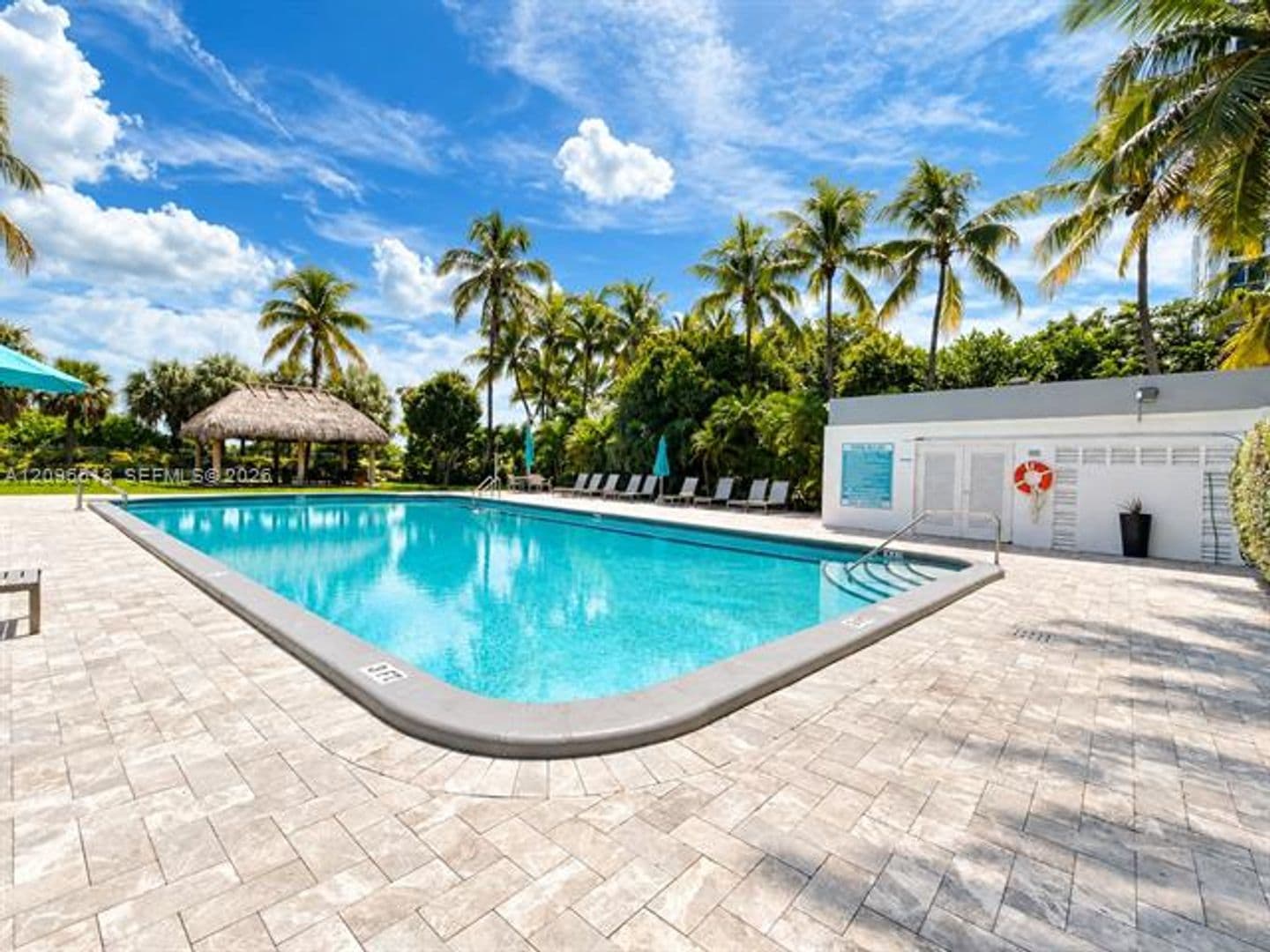 Miami Beach Condo: 2401 Collins Ave cu-1807