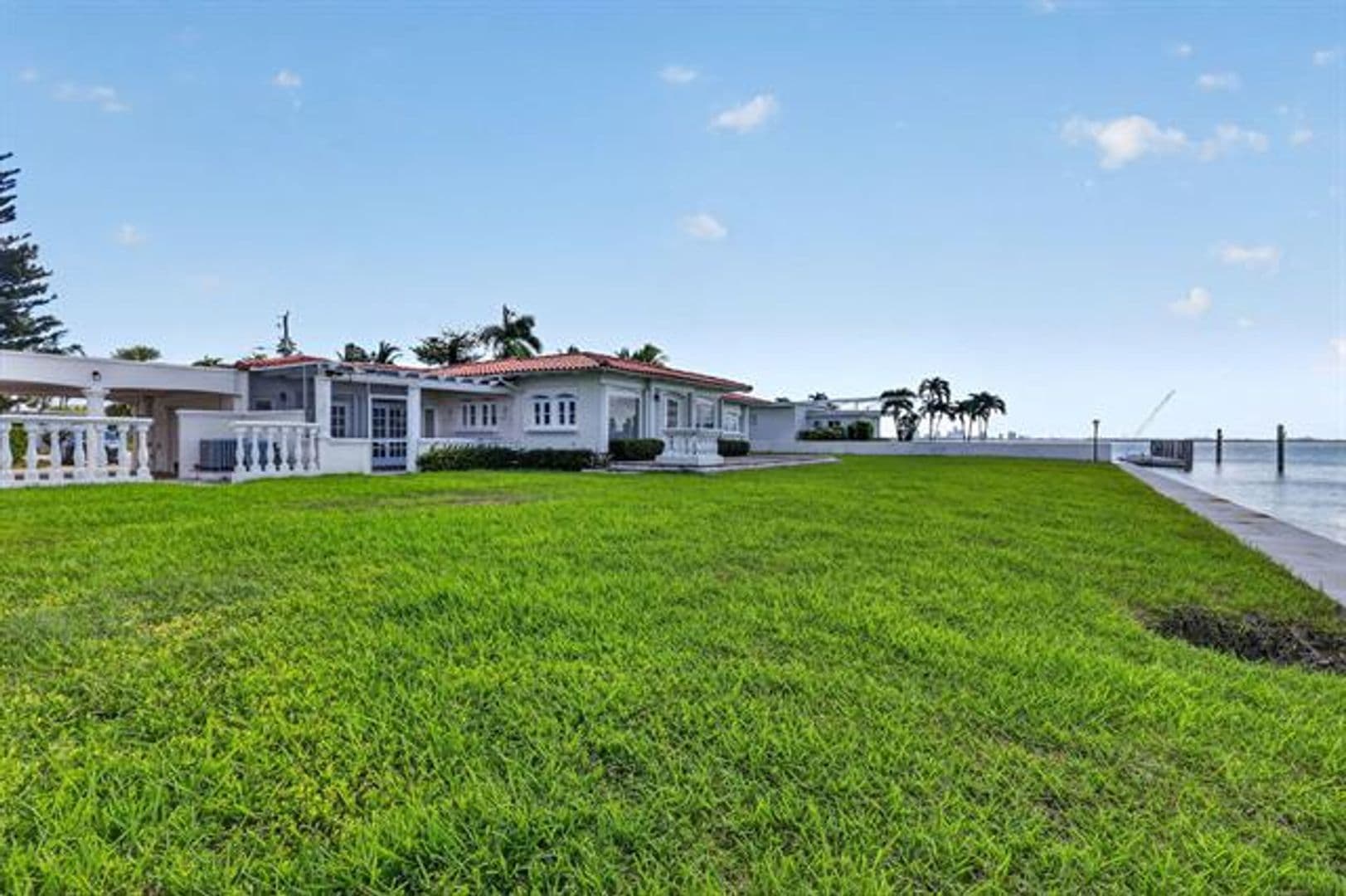 North Bay Village House: 7500 W Treasure Dr # 7500
