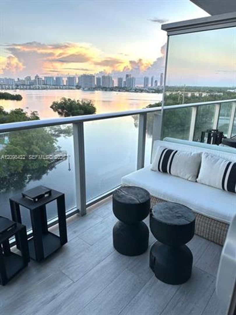 North Miami Beach Condo: 16385 Biscayne Blvd cu-1006