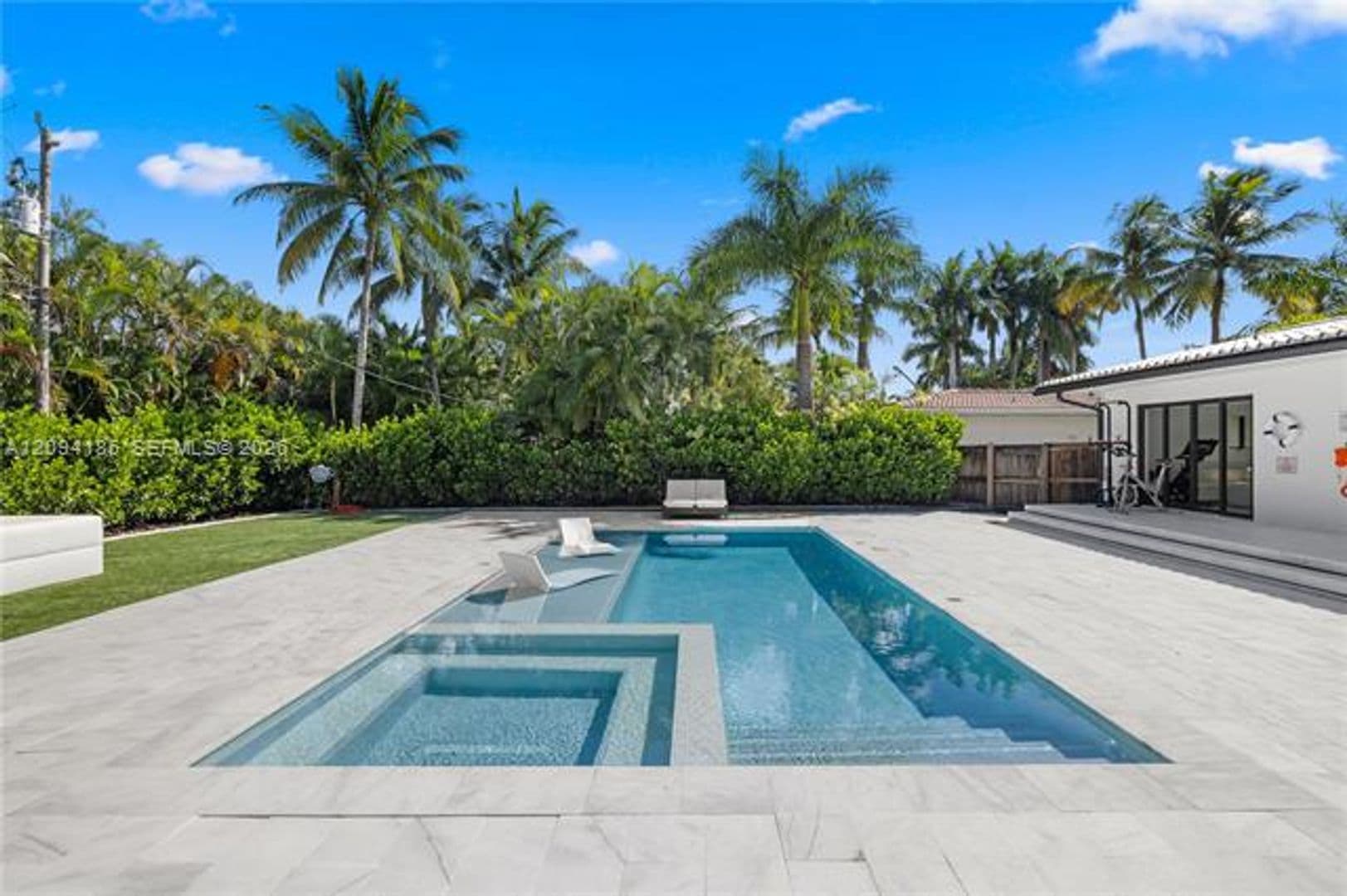 Hollywood House: 1117 Adams St # 1117