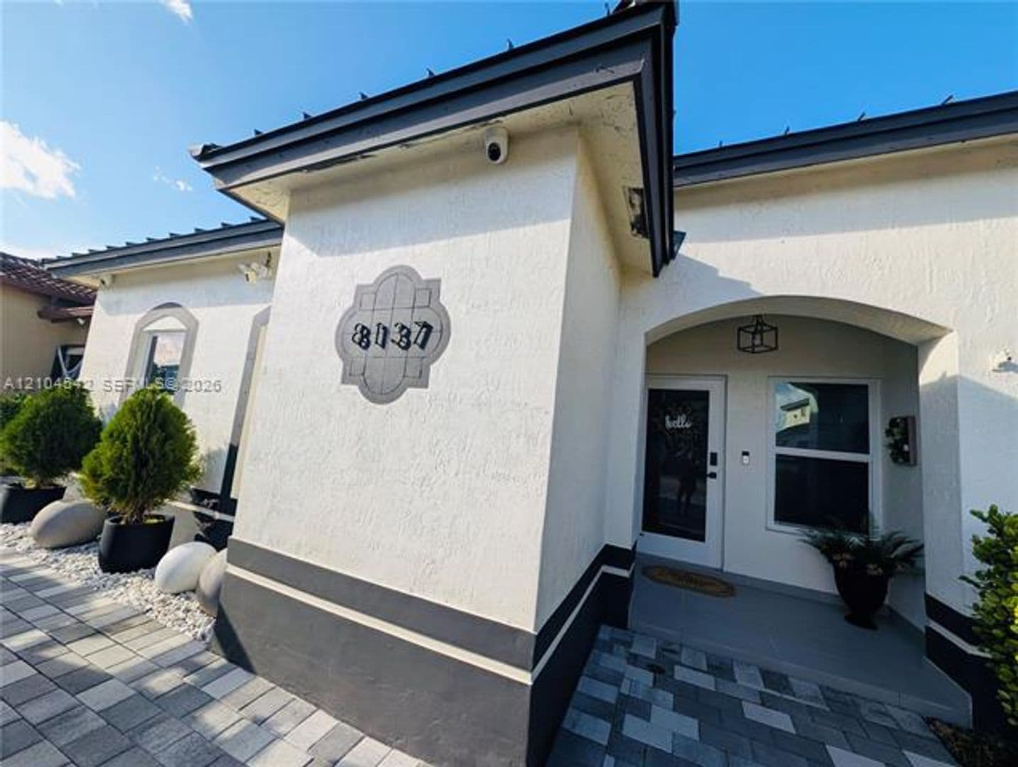 Hialeah House: 8137 NW 199th Ter # 8137