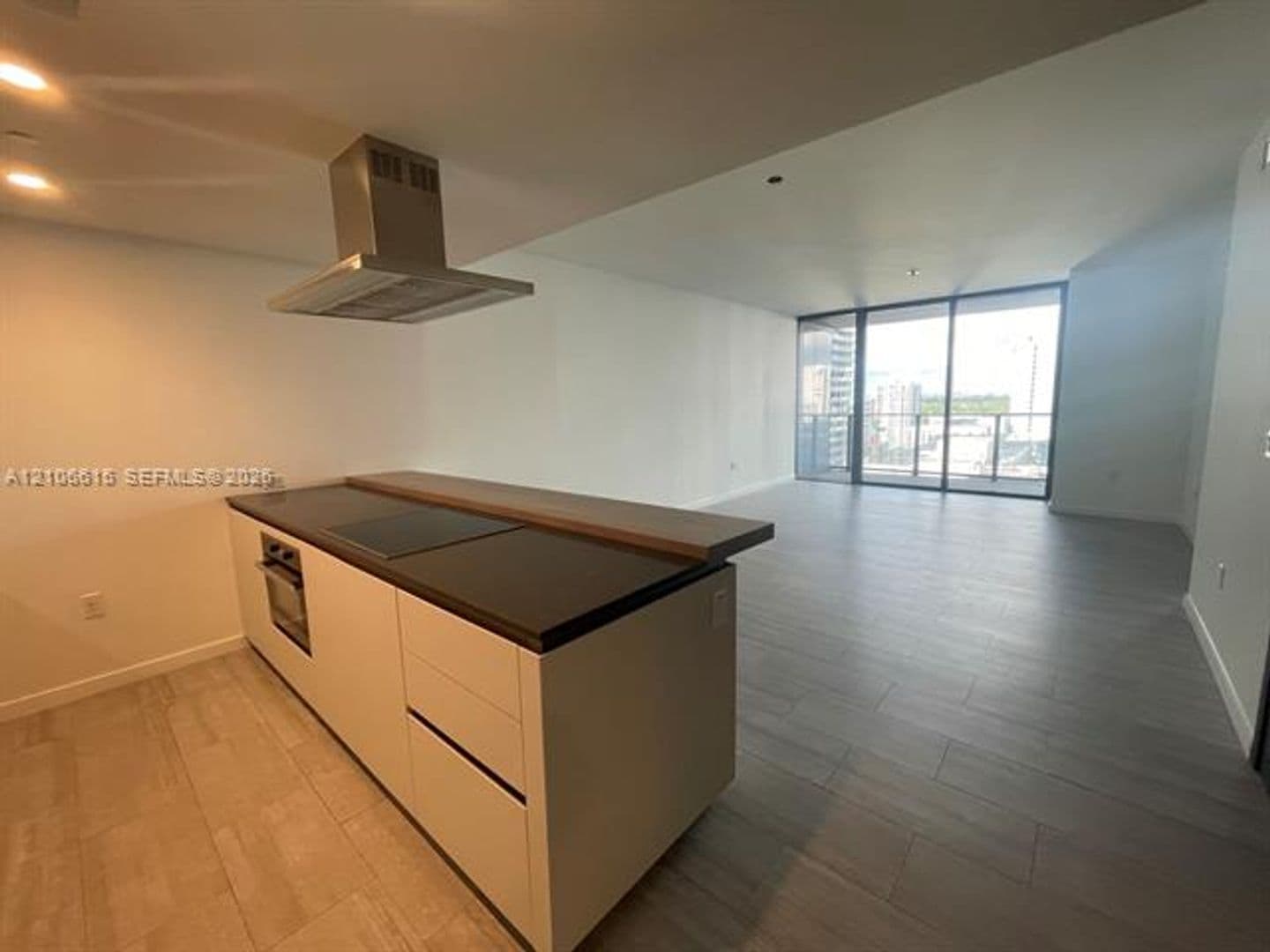 Miami Condo: 1000 Brickell Plz cu-1906