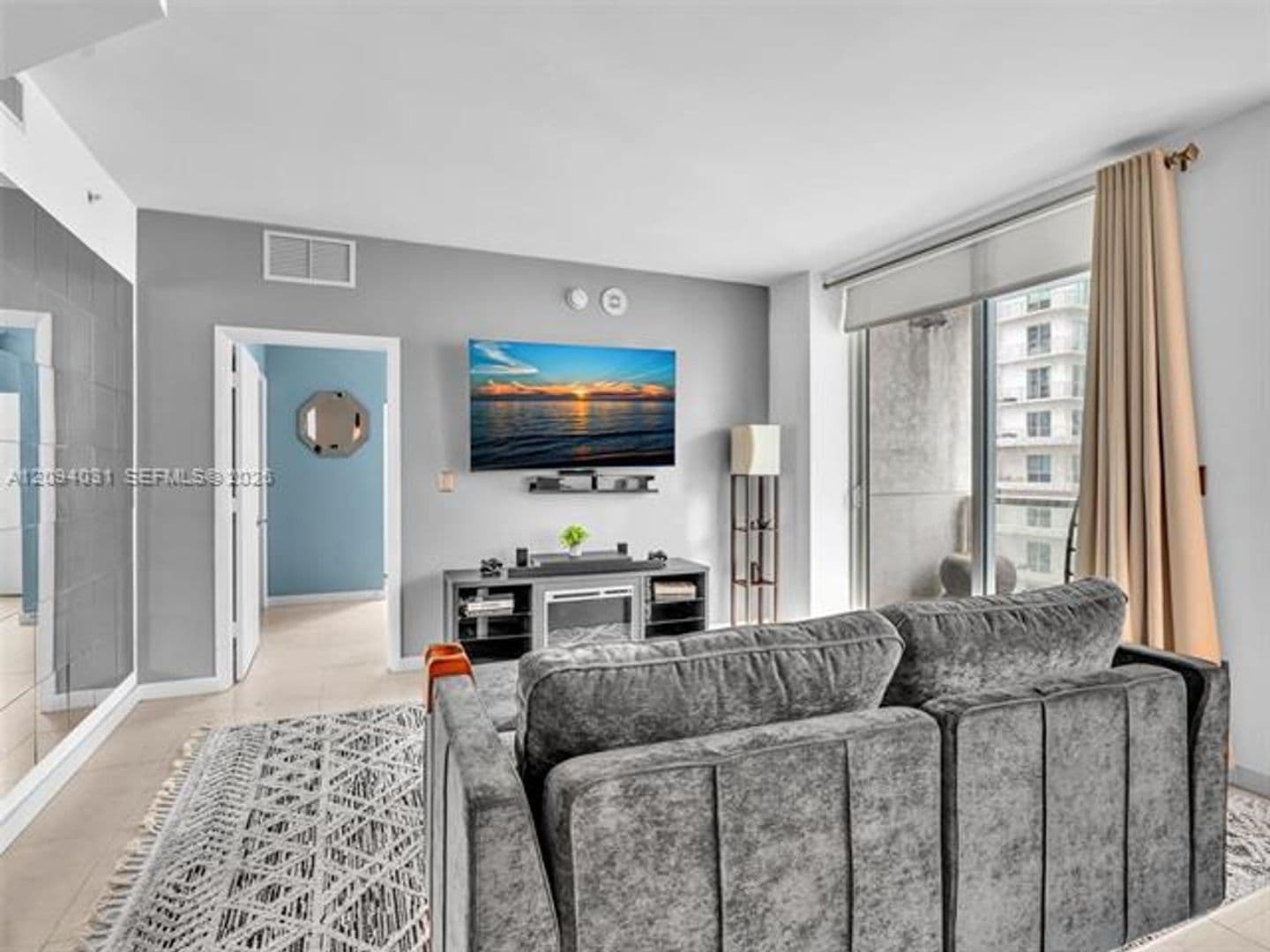 Miami Condo: 253 NE 2nd St cu-2208
