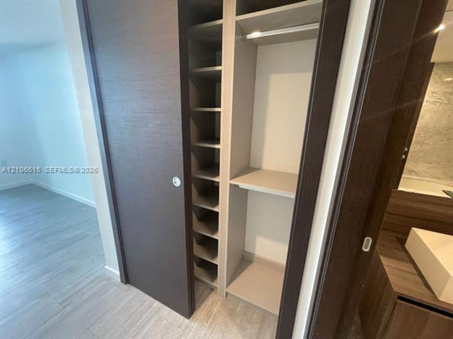 Miami Condo: 1000 Brickell Plz cu-1906