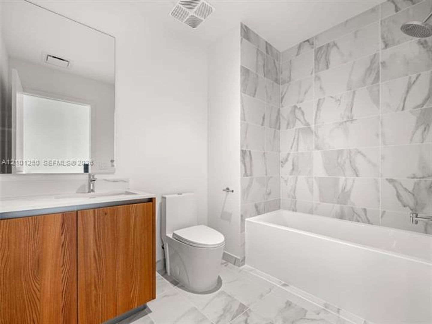 Miami Condo: 1400 Biscayne Blvd cu-701
