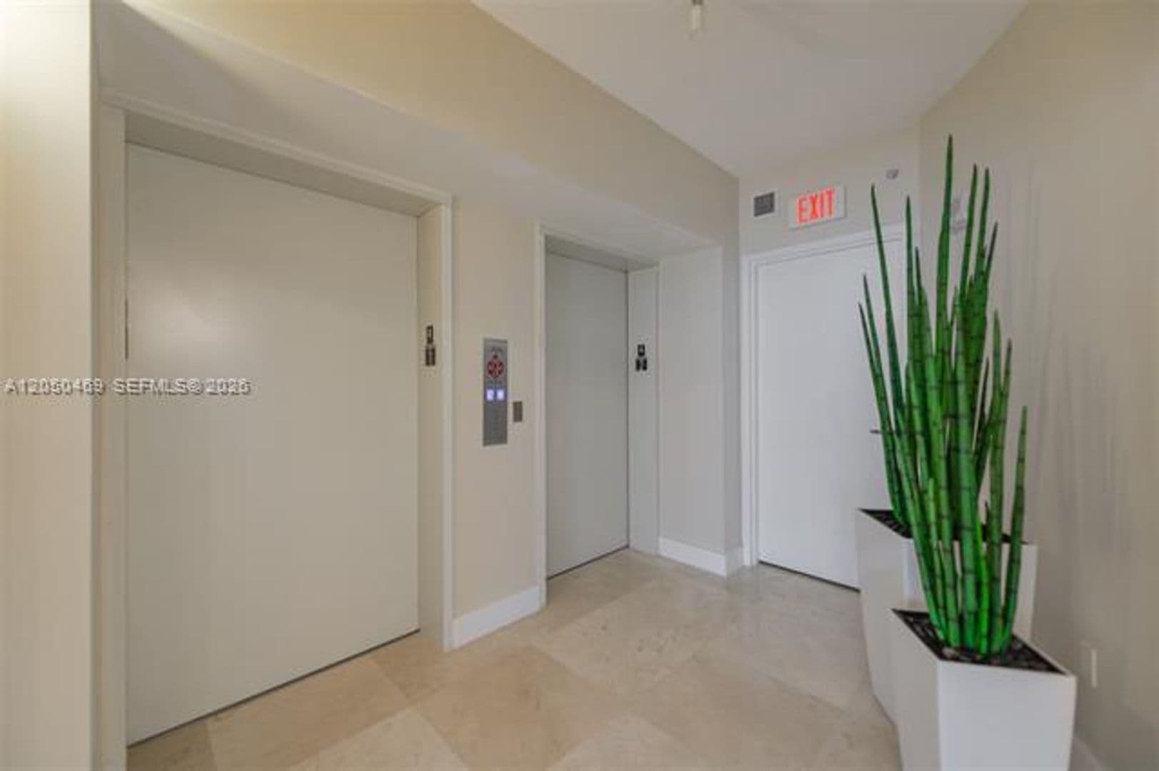 Hollywood Condo: 3101 S Ocean Dr cu-404