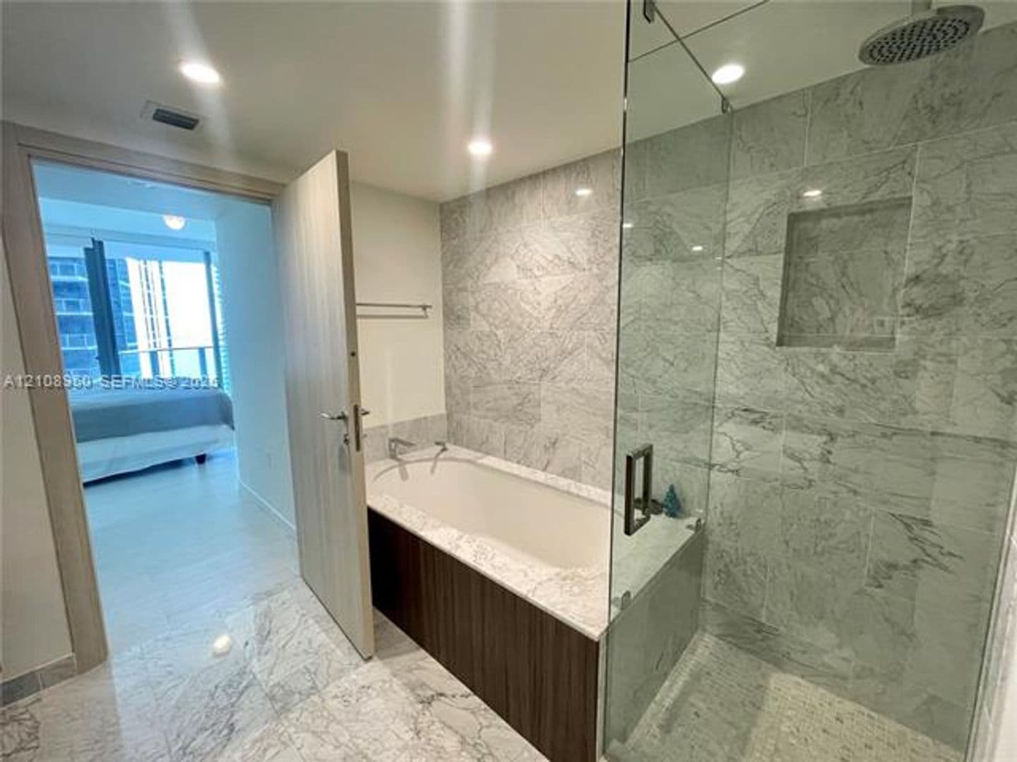 Miami Condo: 1000 Brickell Plz cu-4303