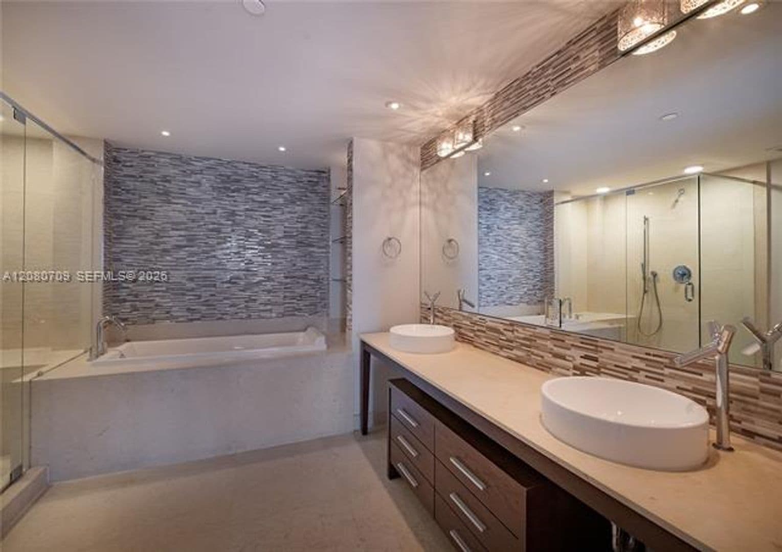 Miami Condo: 465 Brickell Ave cu-PH5701