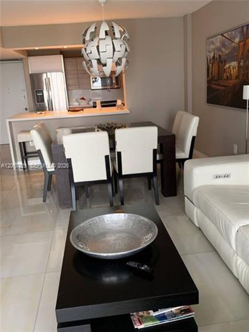 Miami Beach Condo: 5701 Collins Ave cu-1003