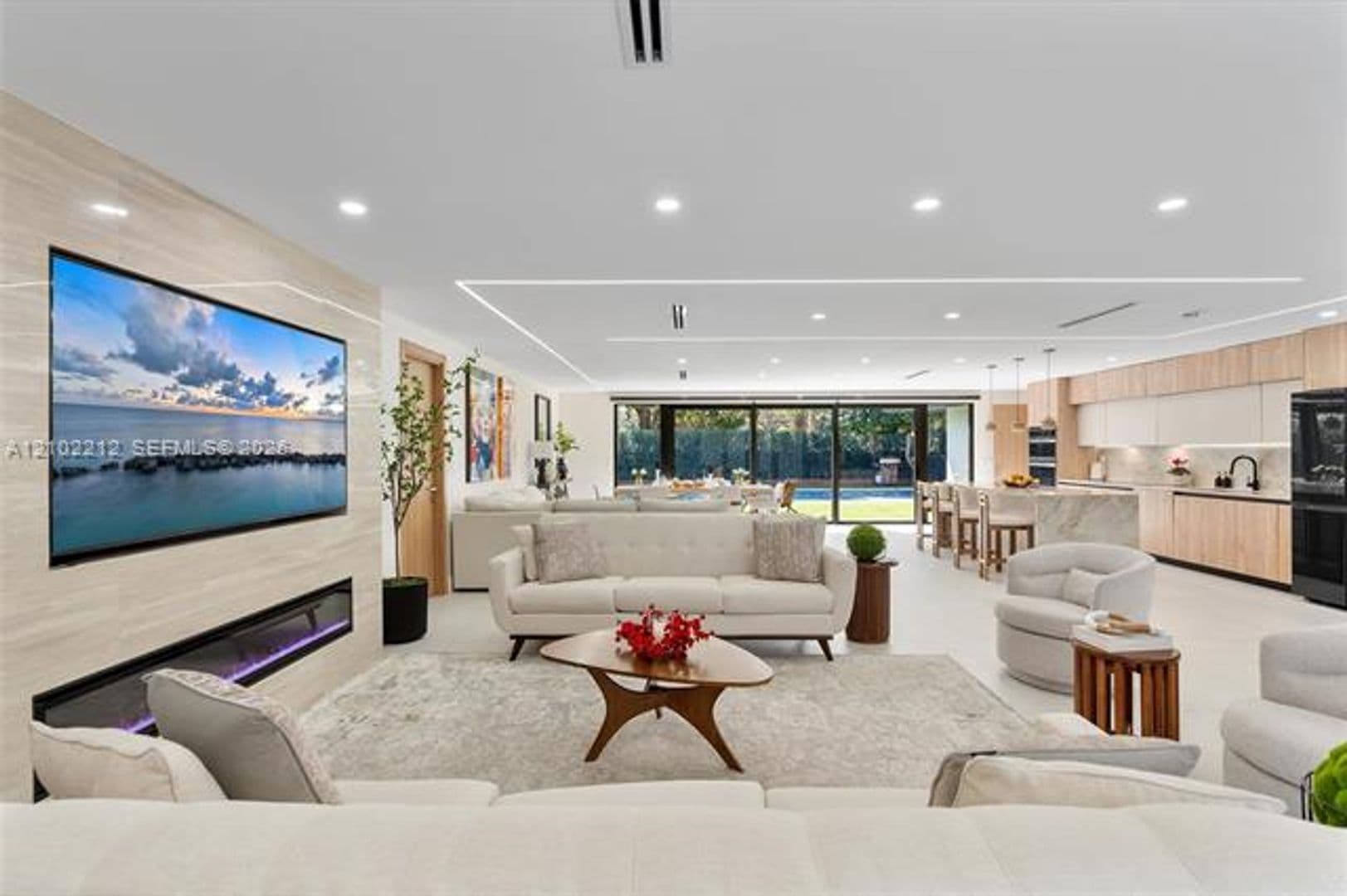 Hollywood House: 4000 N Circle Dr # 4000