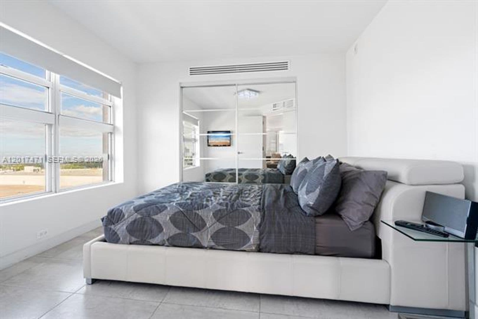 Miami Beach Condo: 1881 Washington Ave cu-PHG