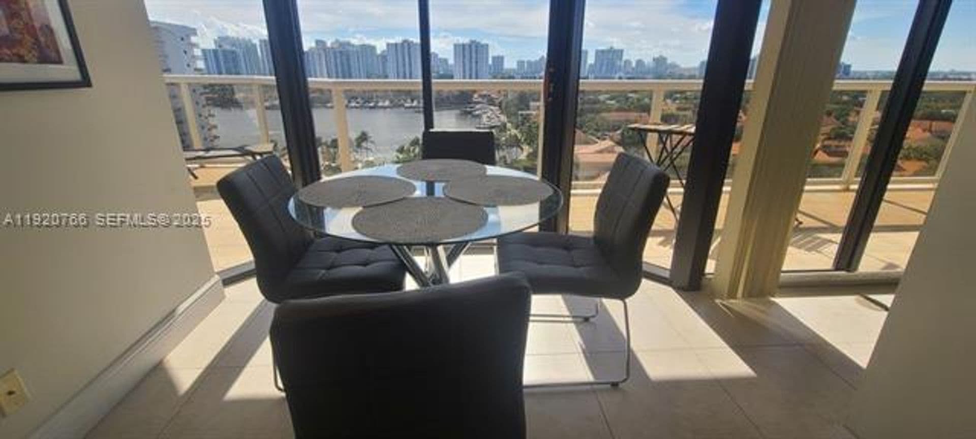 Aventura Condo: 3600 Yacht Club Dr cu-1204