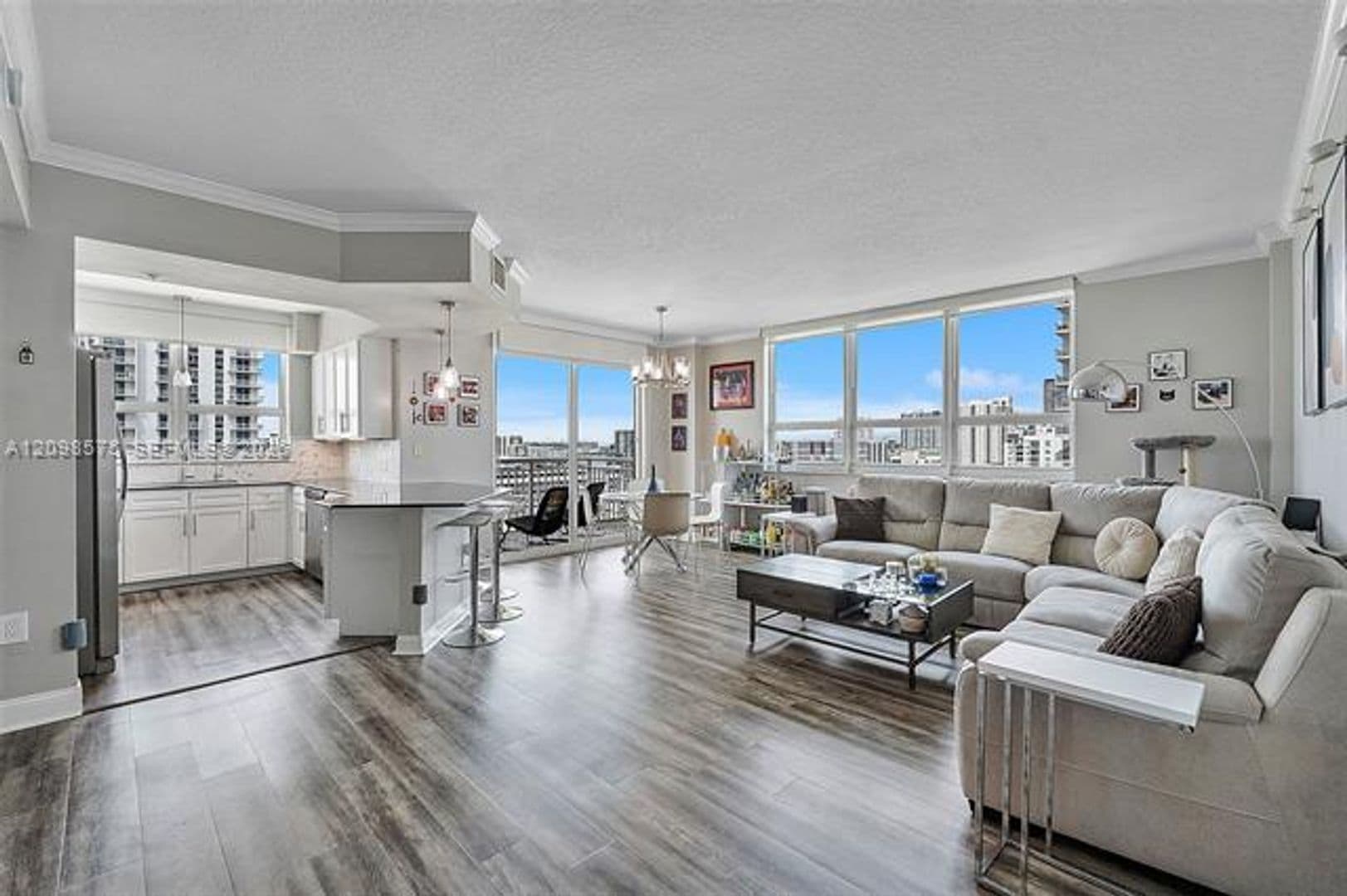 Miami Condo: 2000 N Bayshore Dr cu-1401