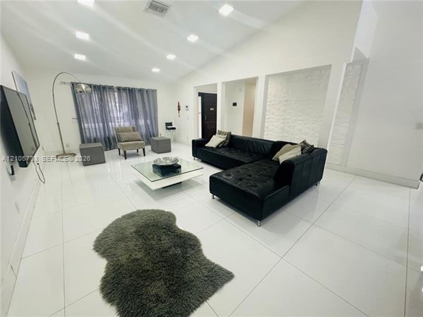 Miami House: 851 NE 205th St # 851