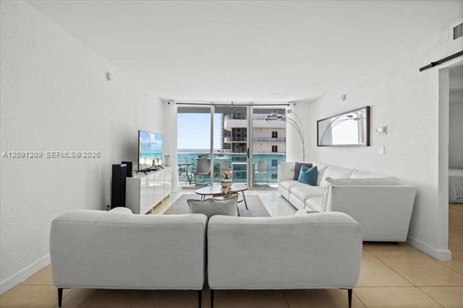Hollywood Condo: 4001 S Ocean Dr cu-10R