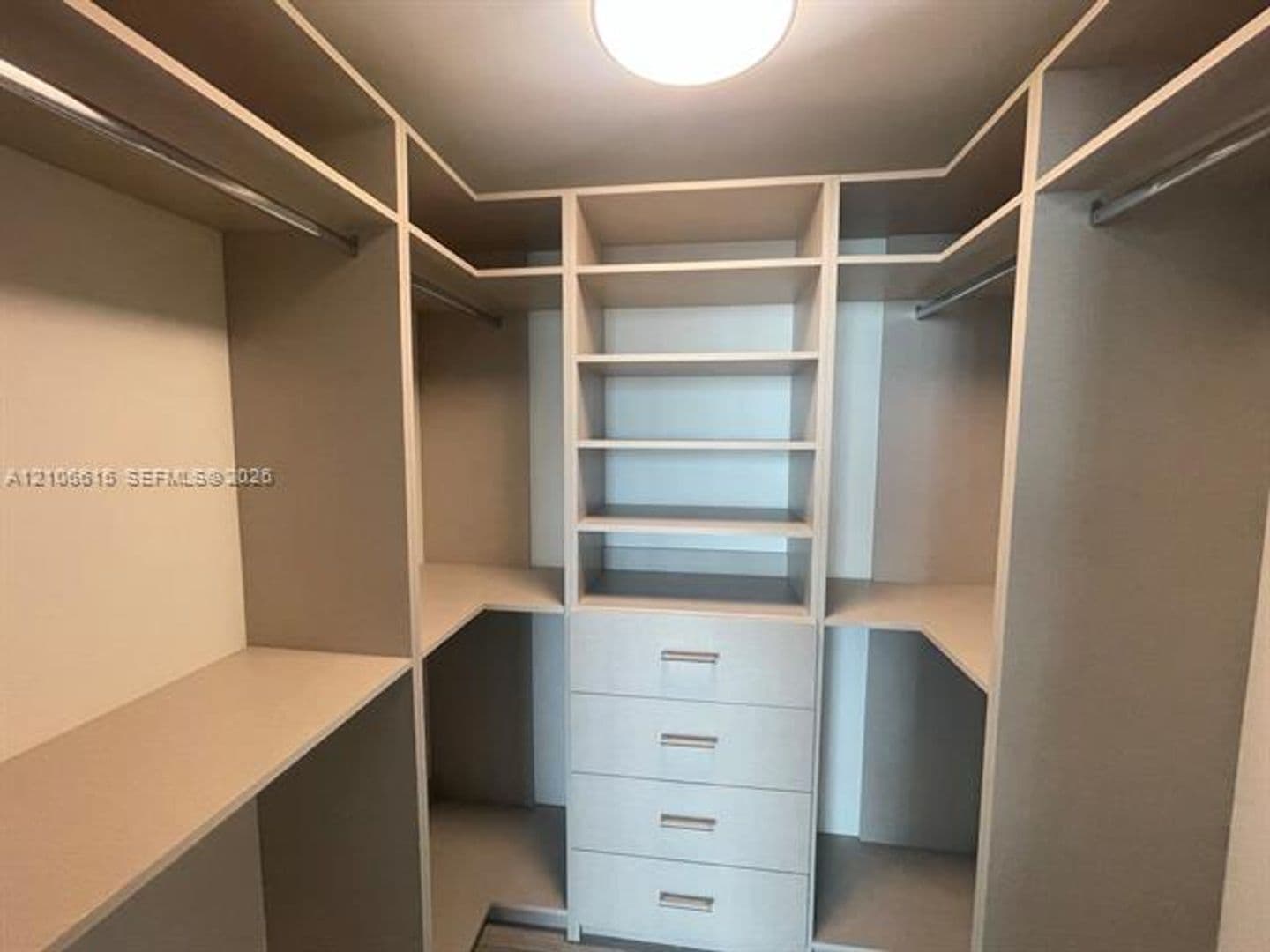 Miami Condo: 1000 Brickell Plz cu-1906