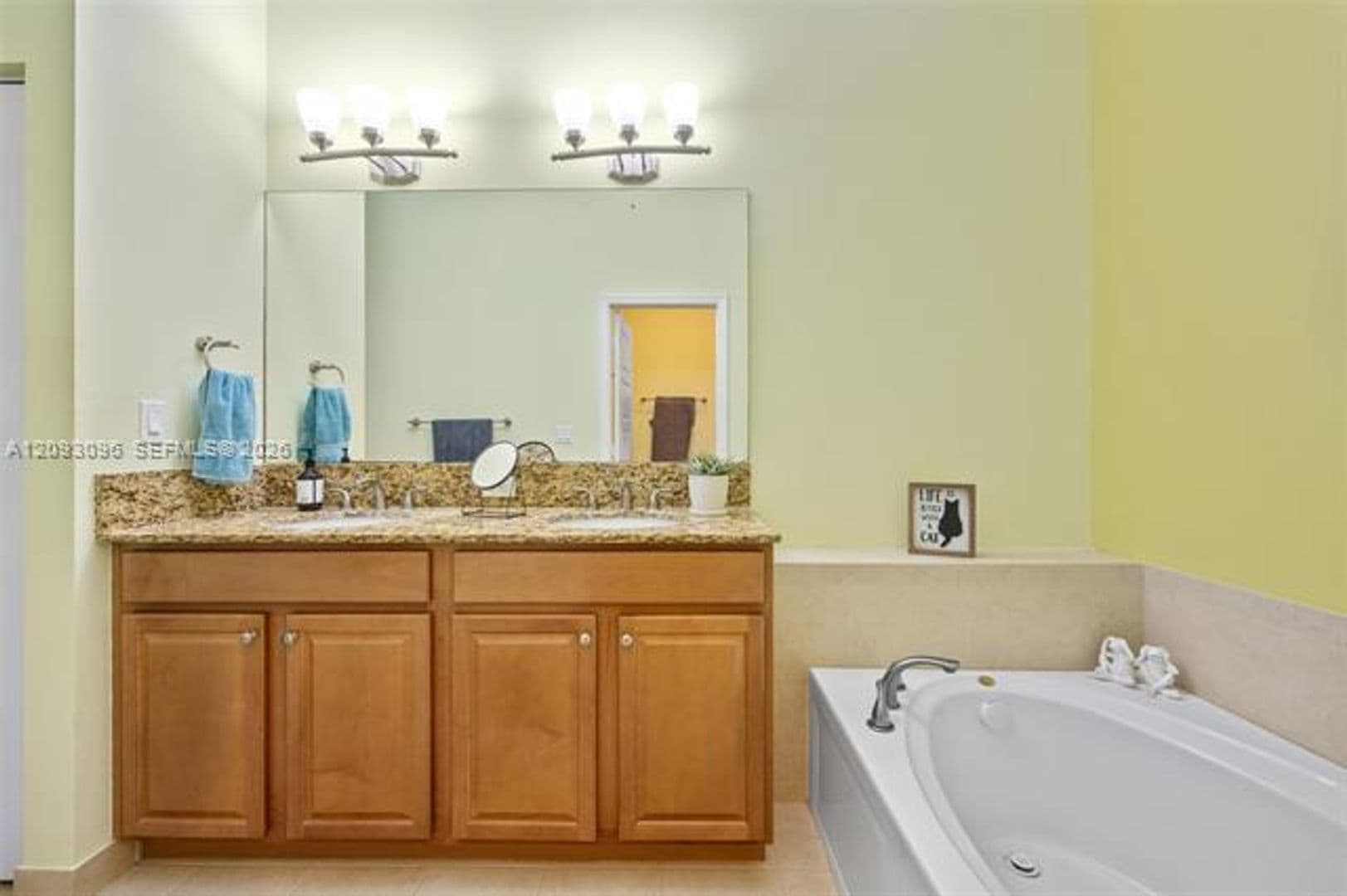 Miami House: 697 NE 193rd Ter # 697