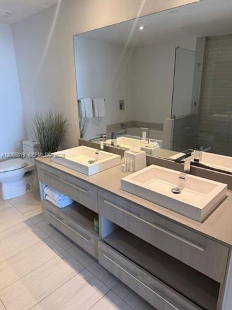 Hollywood Condo: 4010 S Ocean Dr cu-T3507