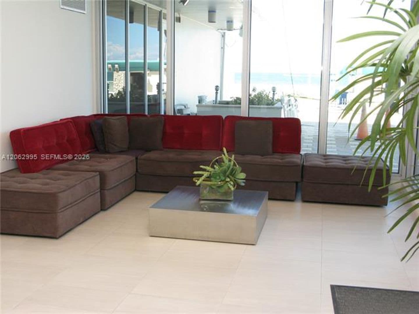 Miami Beach Condo: 5701 Collins Ave cu-919