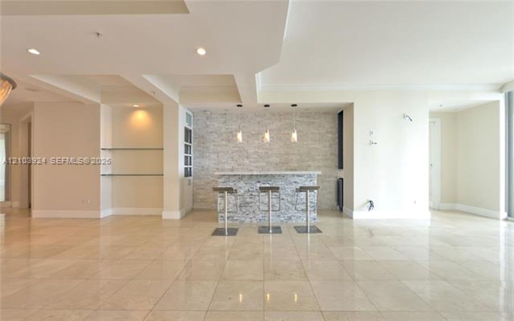 Miami Condo: 848 Brickell Key Dr cu-306