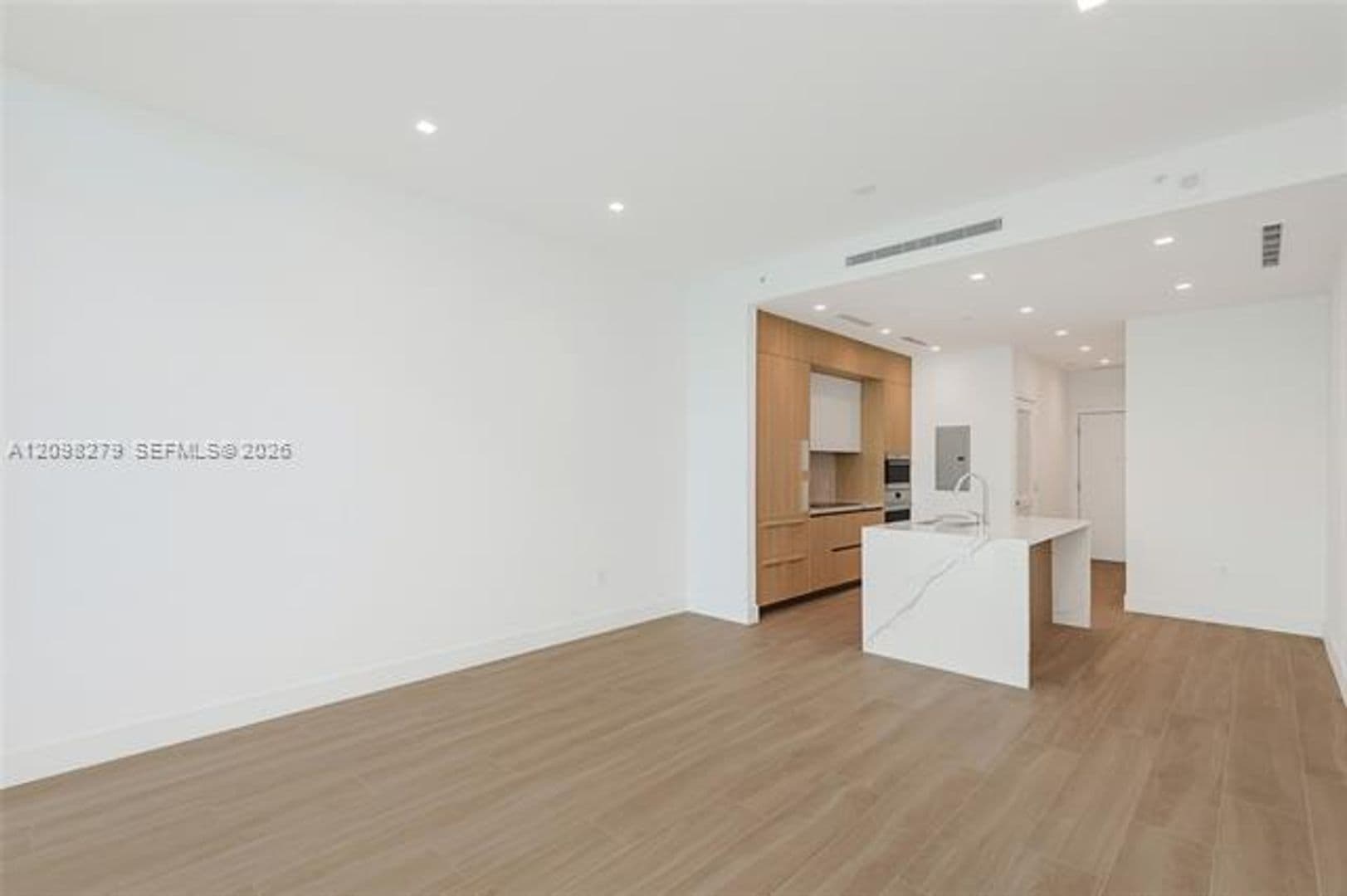 North Miami Condo: 2411 Laguna Circle cu-610