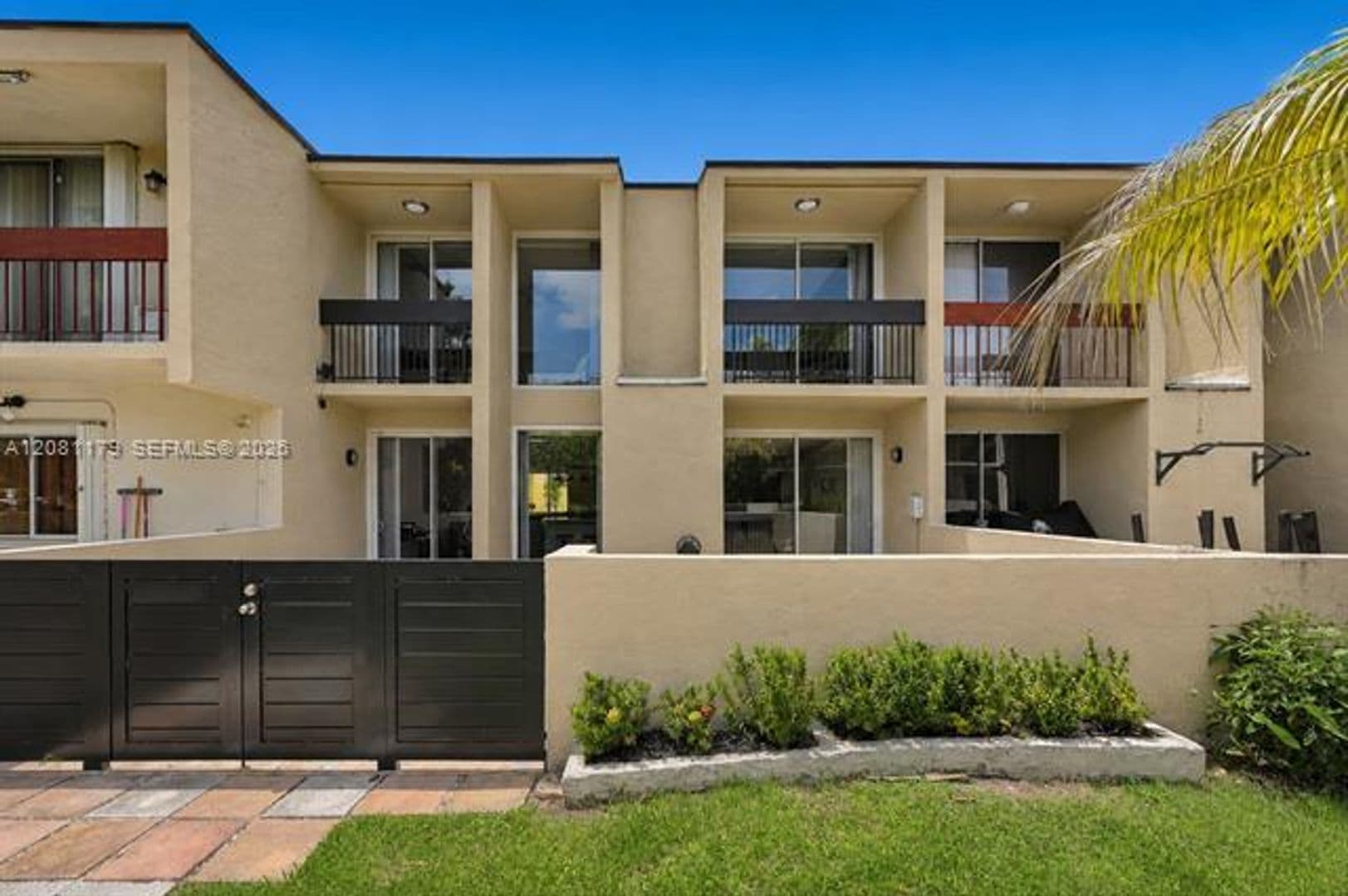 Miami Townhome: 9133 Fontainebleau Blvd th 5