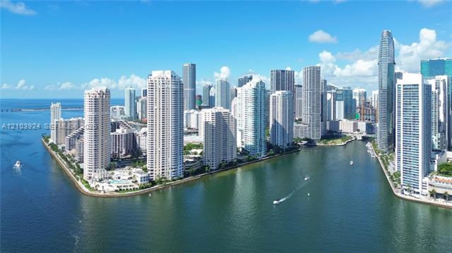 Miami Condo: 848 Brickell Key Dr cu-306