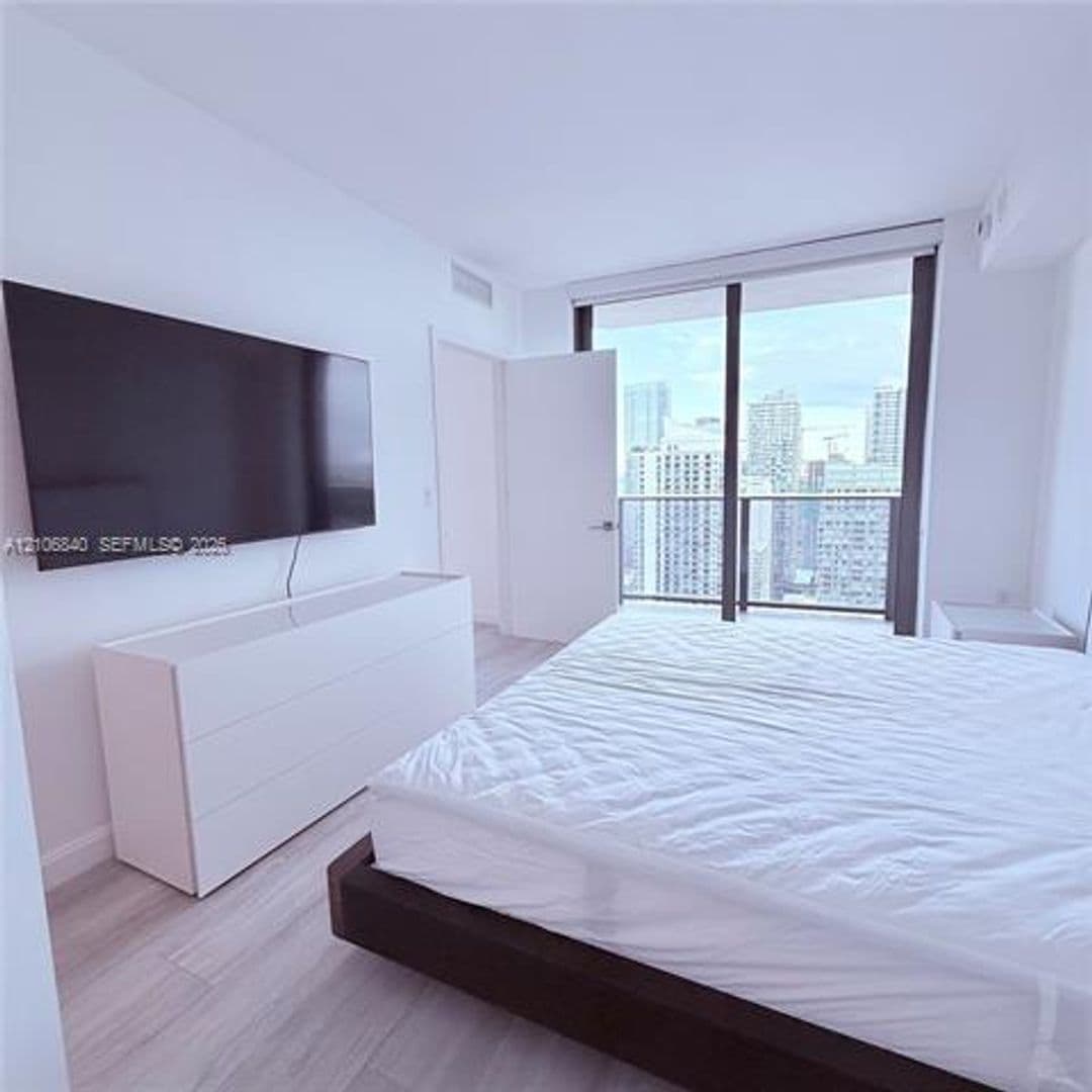Miami Condo: 55 SW 9th St cu-3903