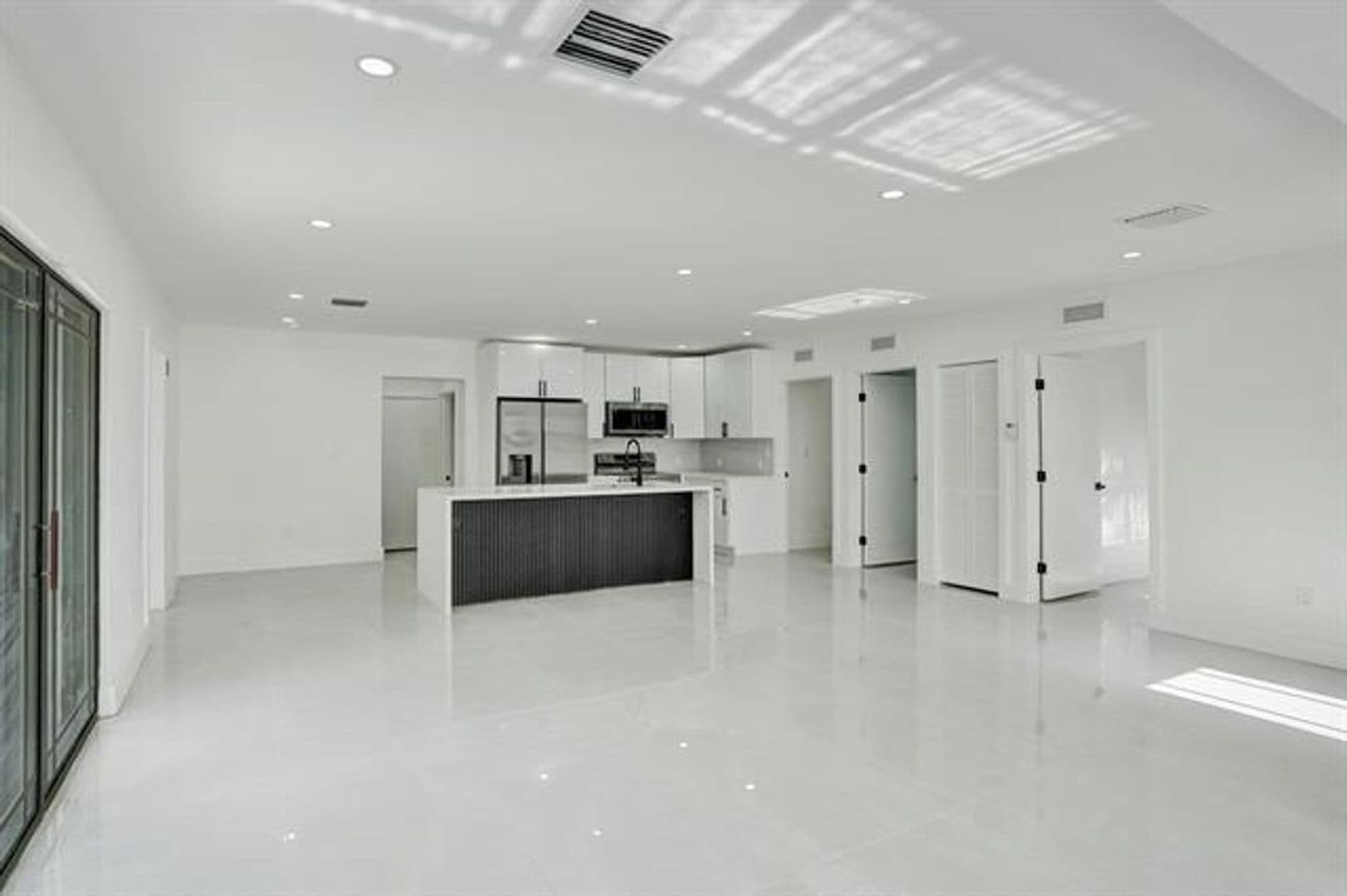 Hollywood House: 3234 Taft St # 3234