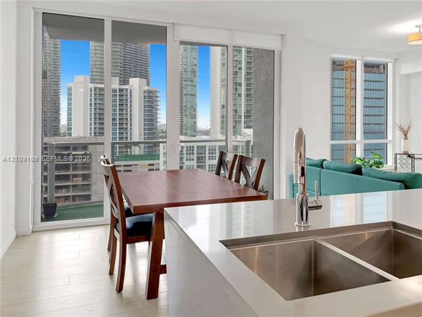 Miami Condo: 601 NE 27th St cu-1403