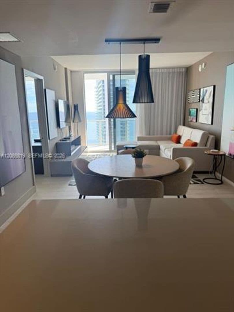 Hollywood Condo: 4010 S Ocean Dr cu-T3507