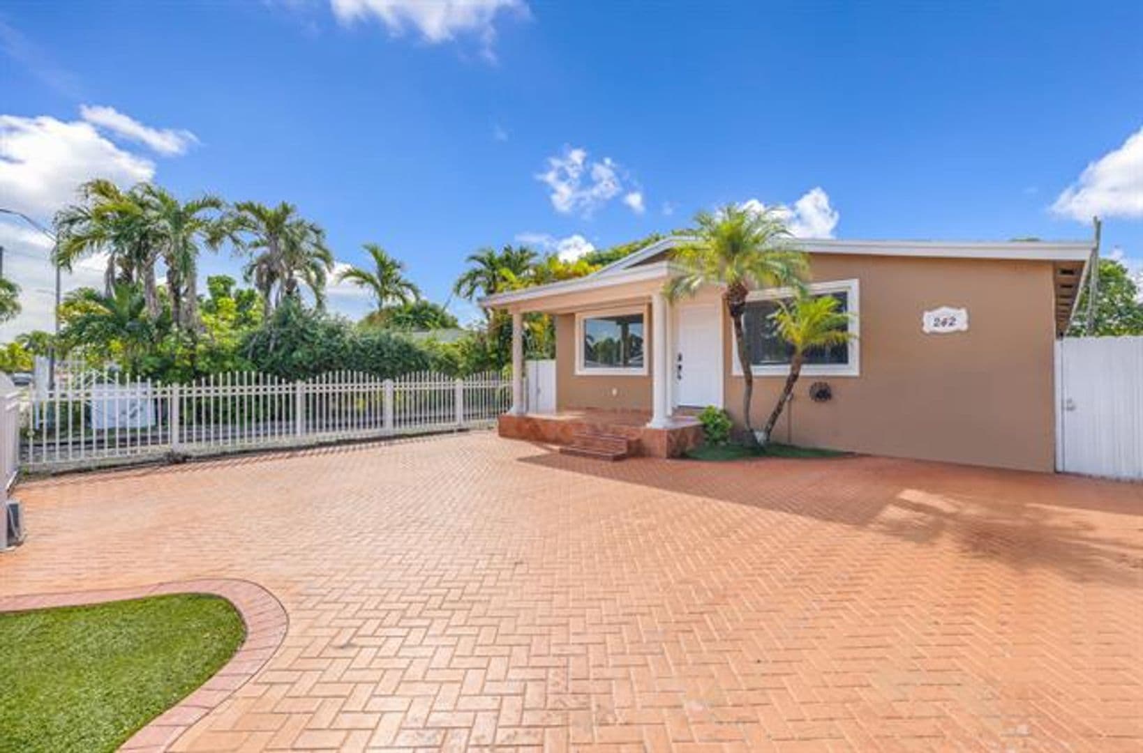 Hialeah House: 242 W 19th St # 242