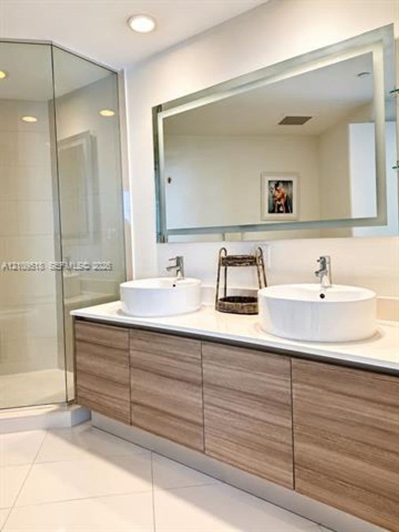 Miami Condo: 121 NE 34th St cu-2016