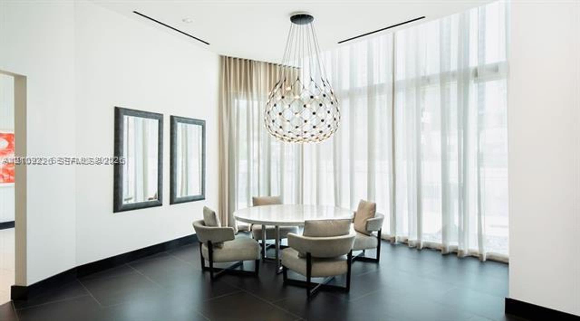 Miami Condo: 851 NE 1st Ave cu-1811