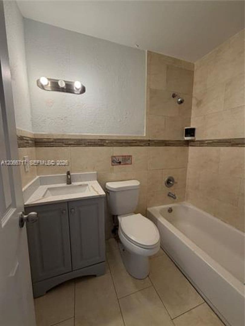 Miami House: 328 SW 15th Ave # 328