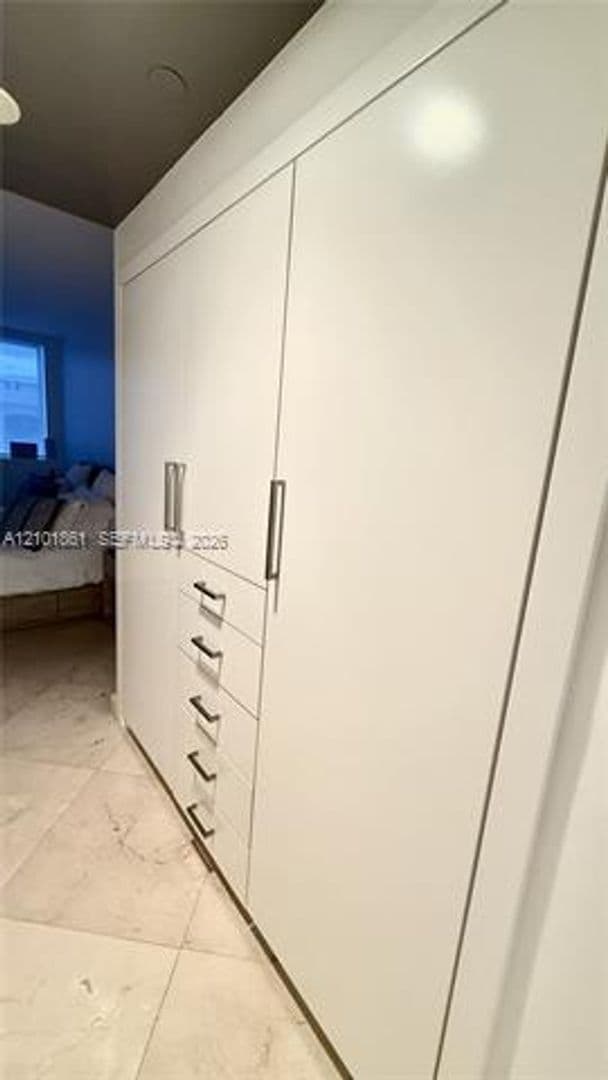 Miami Beach Condo: 4779 Collins Ave cu-1908