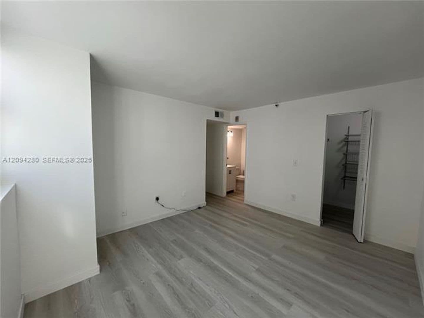 Miami Beach Condo: 5880 Collins Ave cu-PH-1